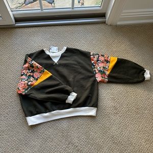 Oversized Zara sweatshirt brand new with tag size small